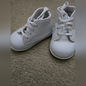 Toddler shoes - white Size 5W